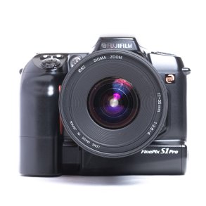 BRUGT | FujiFilm FinePix S1 pro m. 17-35 mm 2.8-4