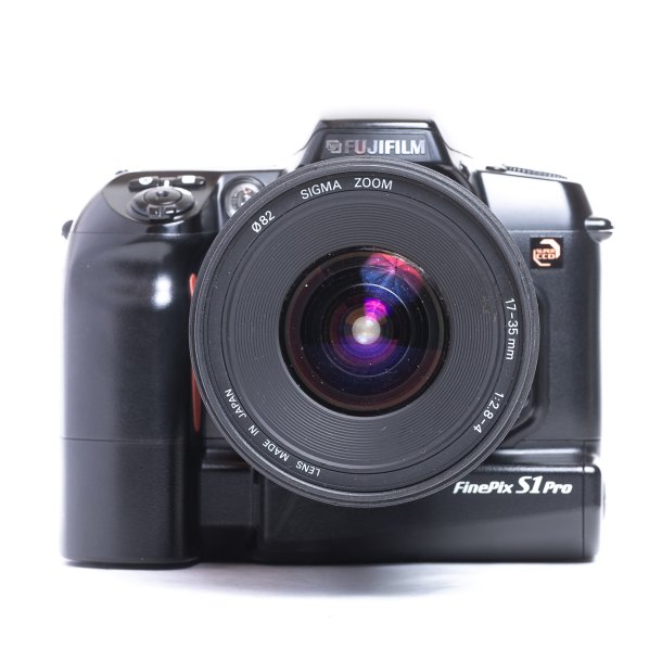 BRUGT | FujiFilm FinePix S1 pro m. 17-35 mm 2.8-4